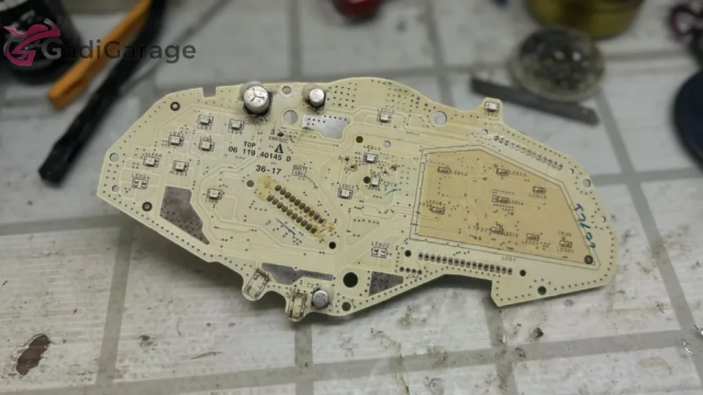 Pulsar NS 200 Meter Motherboard Look