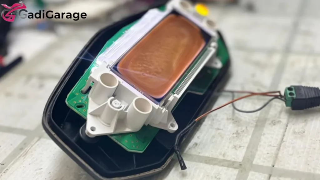 Yamaha FZ V3 Sun Faded Display