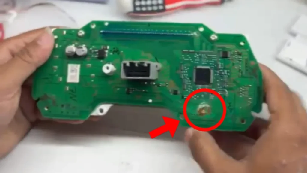 Yamaha R15 V3 water damaged meter Motherboard Damage