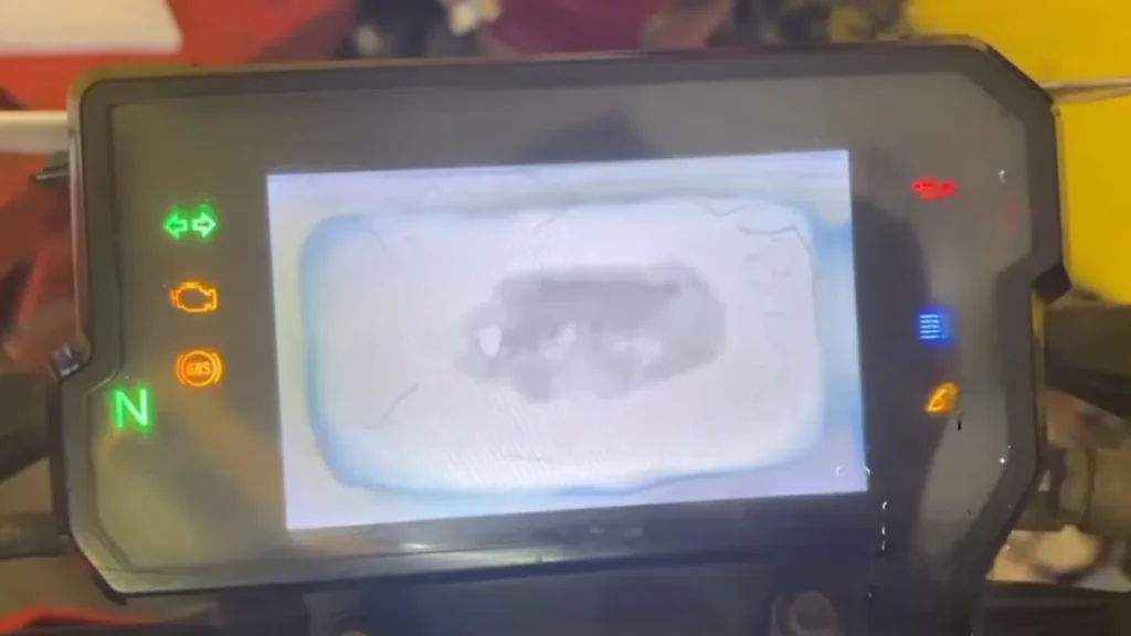 Duke 390 TFT display Before