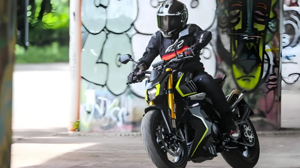 FB Mondial Piega 452 Riding