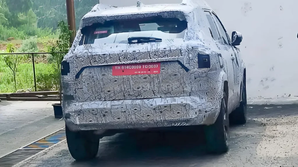 Renault Duster spied Back Look