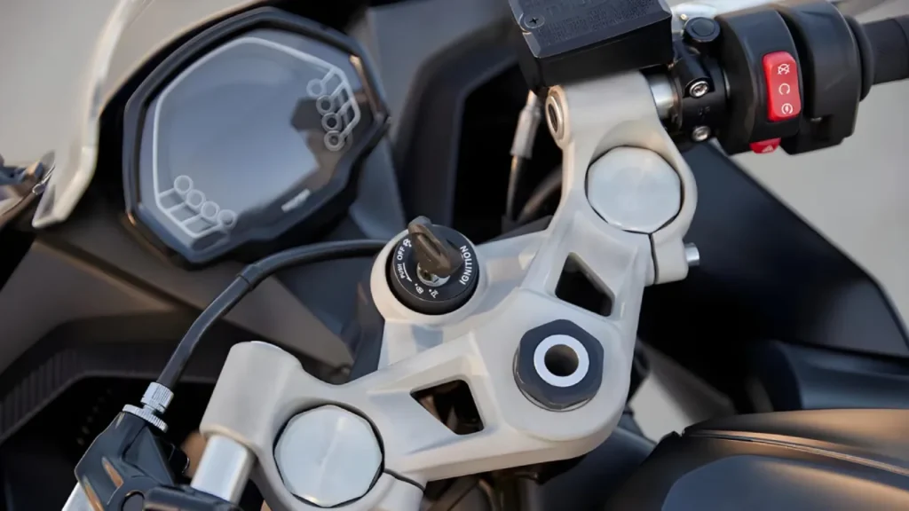 Triumph Daytona 660 Cluster